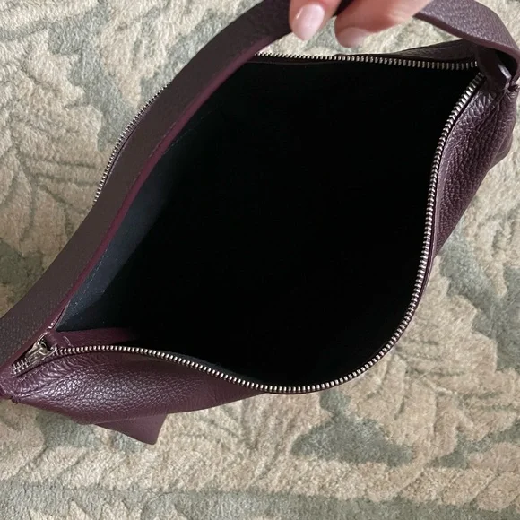 Everlane The Boss Bag in Pebbled Burgundy Leather - Picture 8 of 9